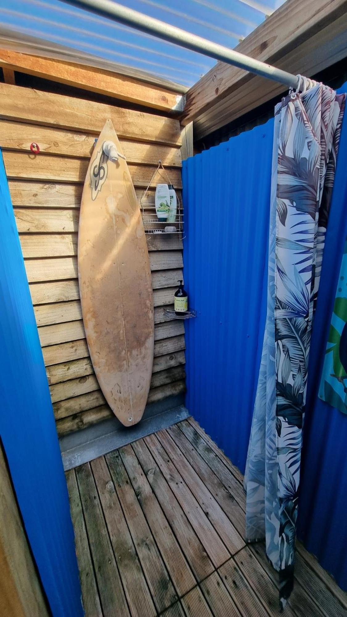 Raglan West Retro Beach Vibe Accommodation Екстериор снимка