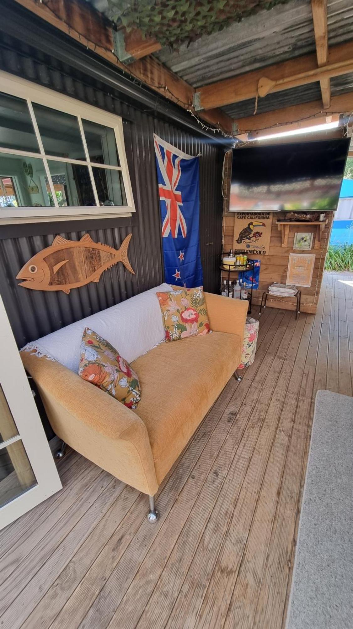 Raglan West Retro Beach Vibe Accommodation Екстериор снимка
